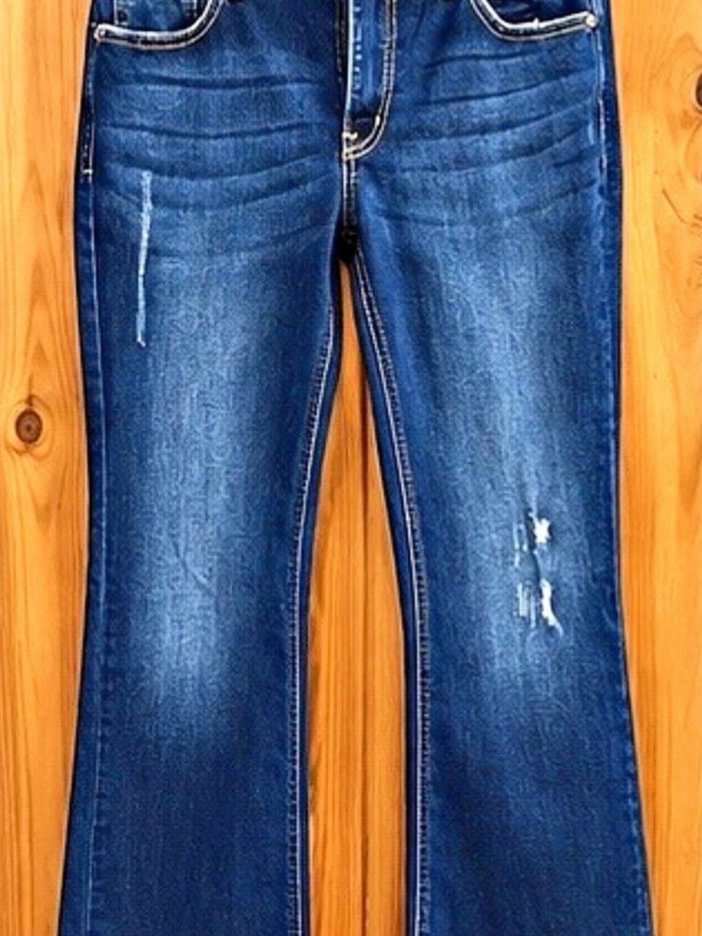 KanCan Women's Flare Leg Jeans in Blue- Size 31- Like New.